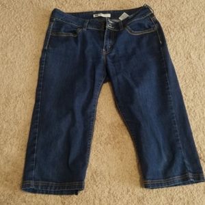 Women's Levis Capris